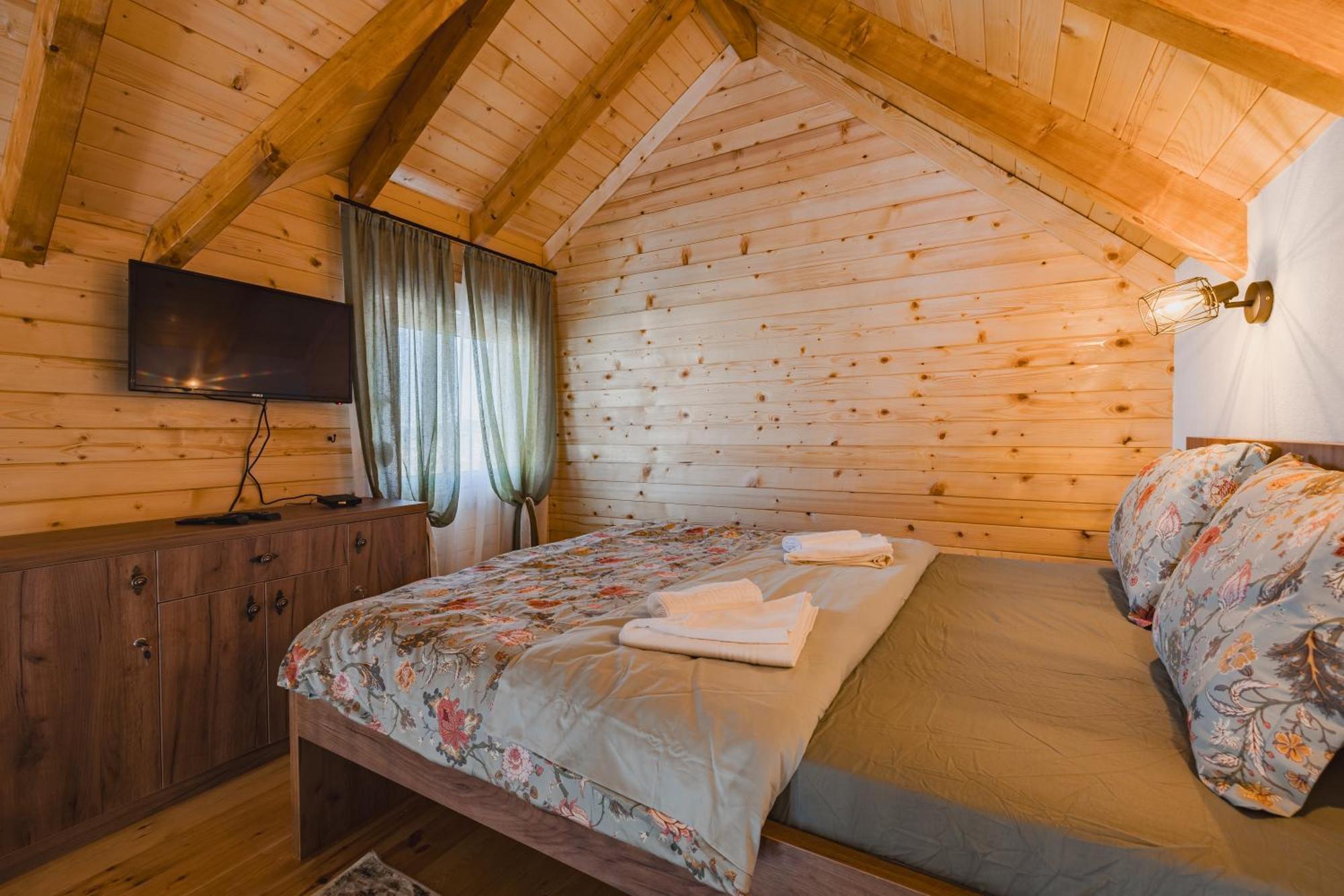 Moticki Gaj Mountain House Ivanovic מראה חיצוני תמונה