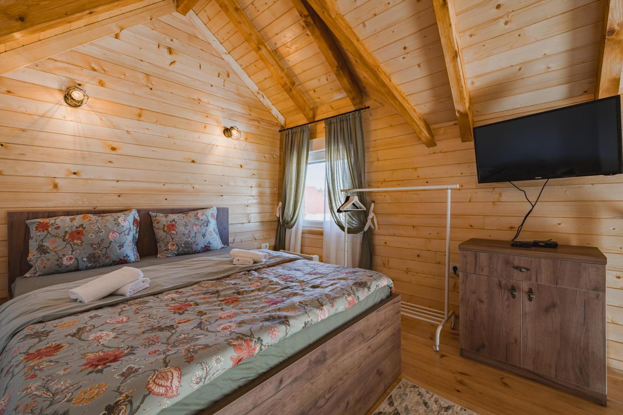 Moticki Gaj Mountain House Ivanovic מראה חיצוני תמונה